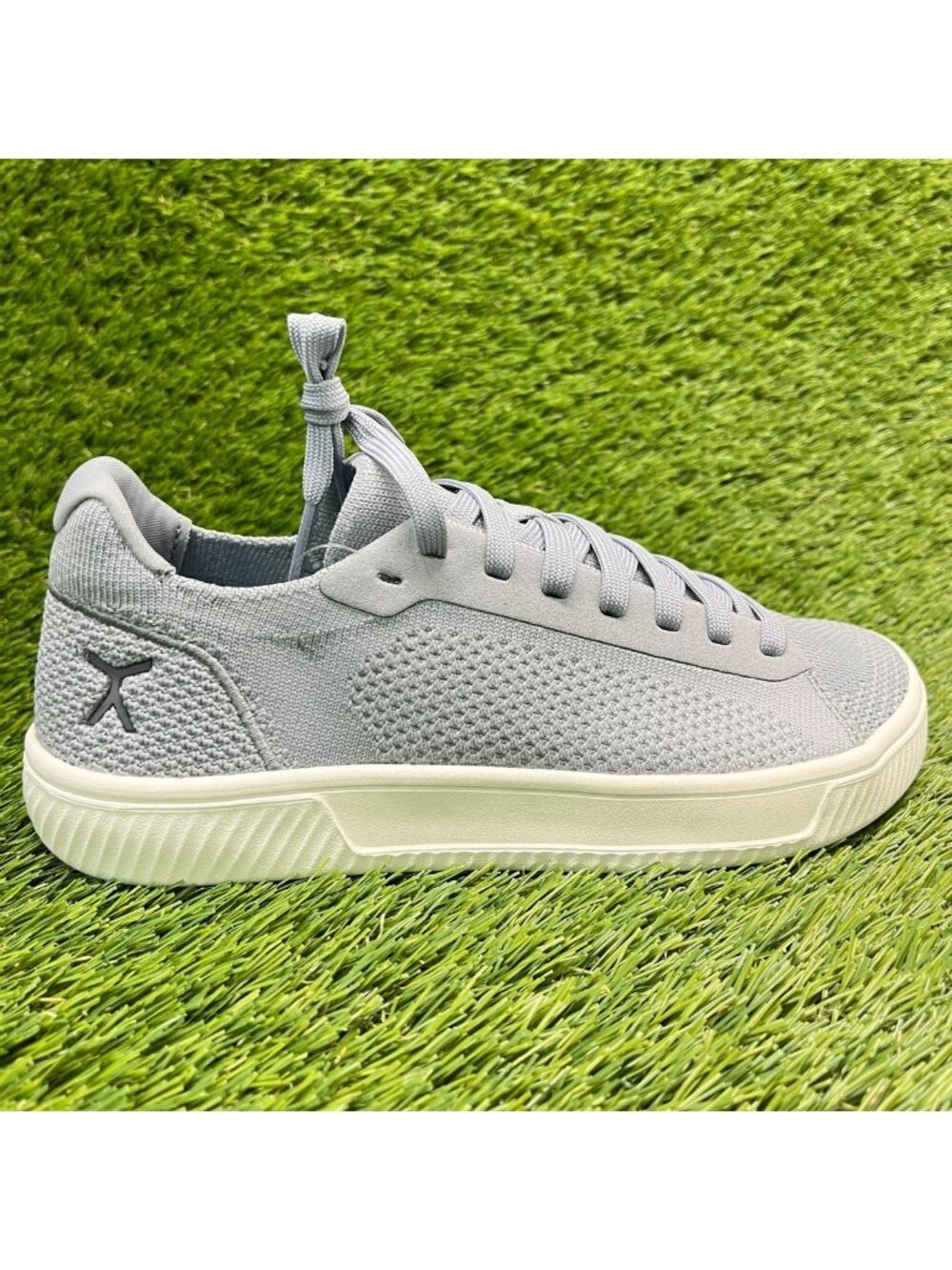 Flux Footwear Adapt Trainer Gray White Womens Size 7.5 Athletic Shoes Sneakers